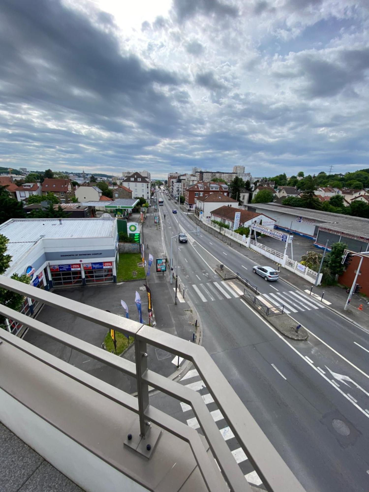 Appartamento Charme Citadin Villemomble Esterno foto